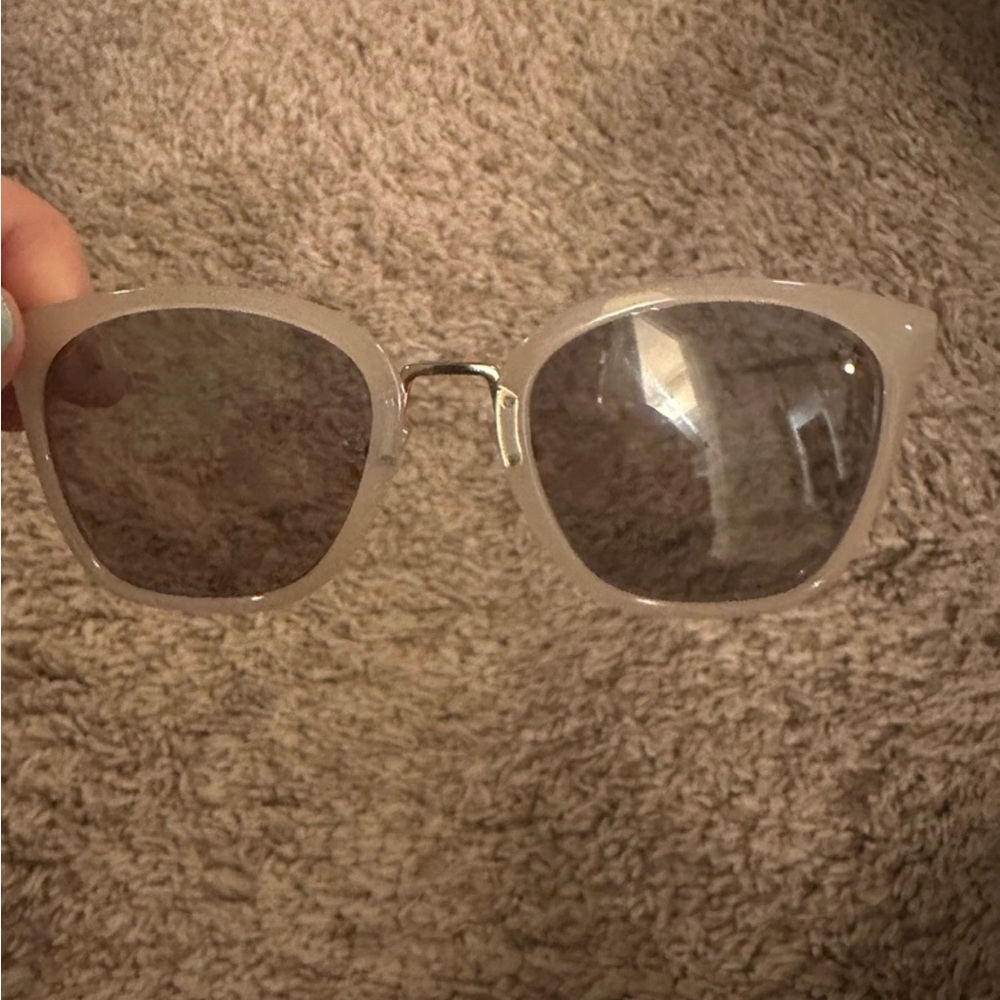 Stylish  Sunglasses very good conditions